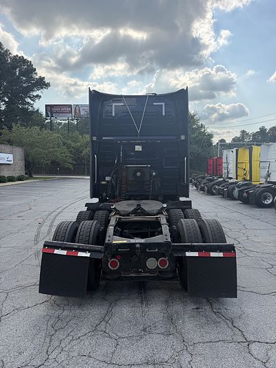 2020 Volvo VNL64T860