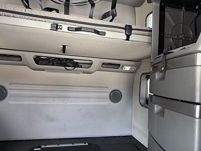 2023 Volvo VNL64T860