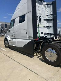 2025 Volvo VNL64T840