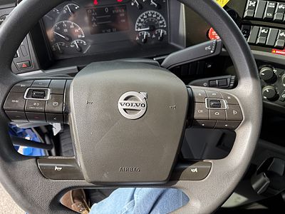 2022 Volvo VNL64T760
