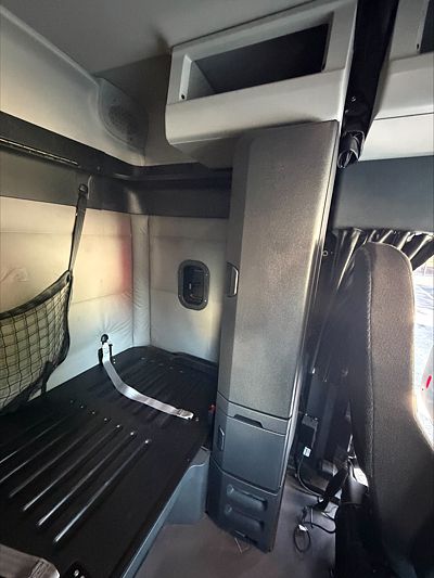 2019 Freightliner CASCADIA 126
