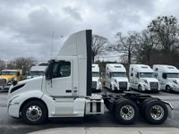 2025 Volvo VNL64T300