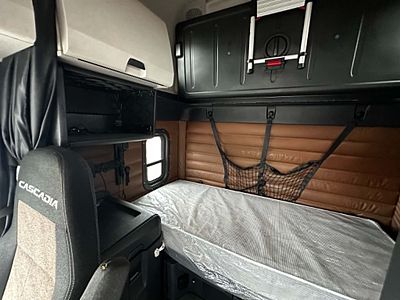 2024 Freightliner CASCADIA 126