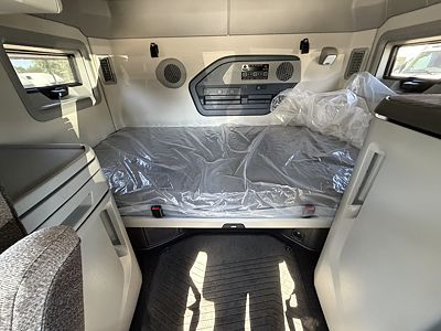 2027 Volvo VNL64T860