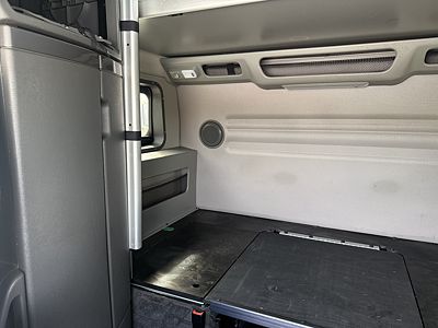 2024 Volvo VNL64T860