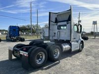 2025 Volvo VNL64T300