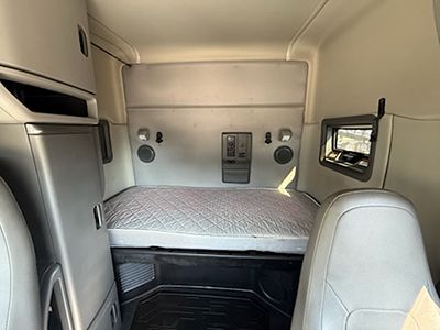2019 Volvo VNL64T740