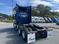 2025 Volvo VNL64T300