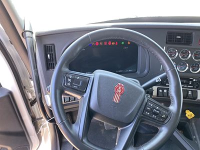 2025 Kenworth T880