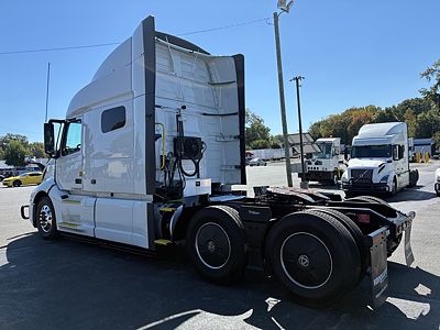 2023 Volvo VNL64T740