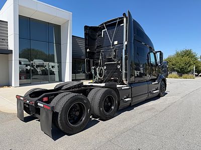 2022 Volvo VNL64T760