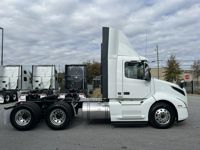 2025 Volvo VNL64T300