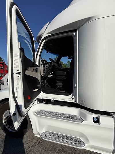 2023 Peterbilt 579