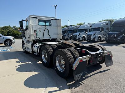2022 Volvo VNL64T300