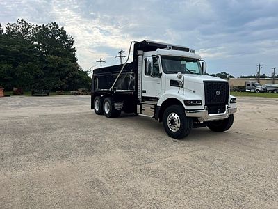 2026 Volvo VHD64F300