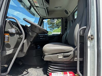 2022 Volvo VNL64T300
