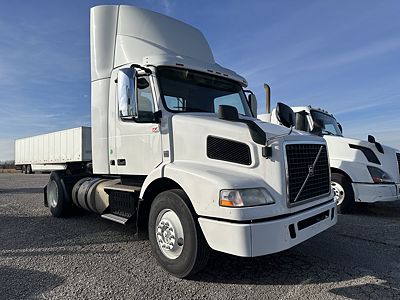 2016 Volvo VNM200