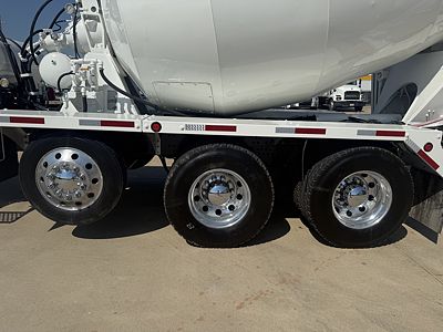 2021 Mack GR64F