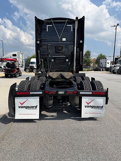 2022 Volvo VNL64T760