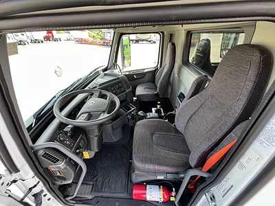 2026 Volvo VHD84B300