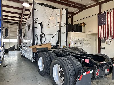 2022 Volvo VNL64T760
