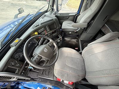 2022 Volvo VNL64T760