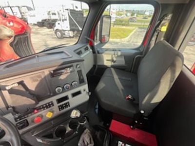 2020 Freightliner CASCADIA 126