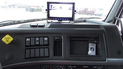 2025 Volvo VHD64B300