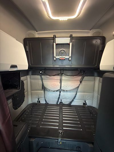 2021 Freightliner CASCADIA 126