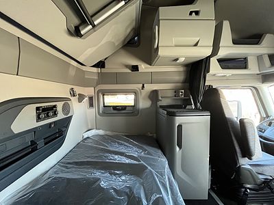 2027 Volvo VNL64T860
