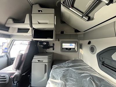 2027 Volvo VNL64T860