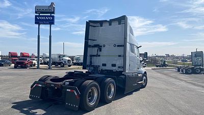 2025 Volvo VNL64T660