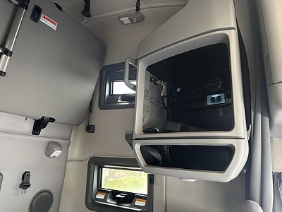 2021 Volvo VNL64T760