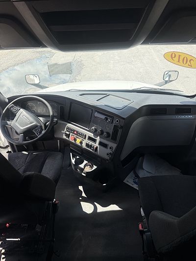 2019 Freightliner CASCADIA 126