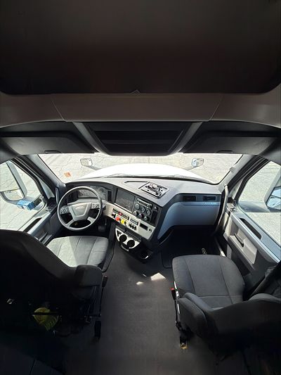 2022 Freightliner CASCADIA 126