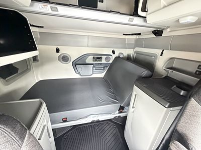 2027 Volvo VNL64T860