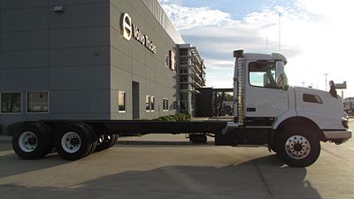 2025 Volvo VHD64B300