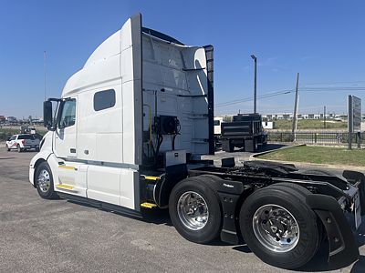 2023 Volvo VNL64T740