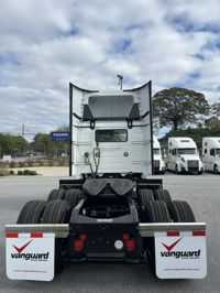 2025 Volvo VNL64T300