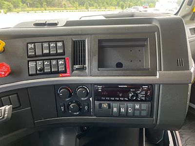 2020 Volvo VNR64T400