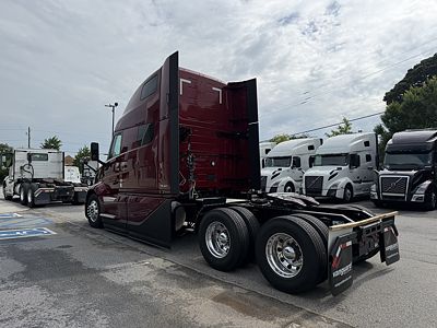 2027 Volvo VNL64T860