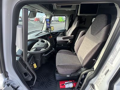 2027 Volvo VNL64T860