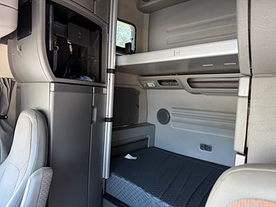 2023 Volvo VNL64T860