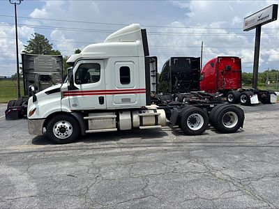 2020 Freightliner CASCADIA 126