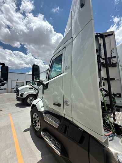2025 Volvo VNL64T
