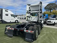 2025 Volvo VNL64T300