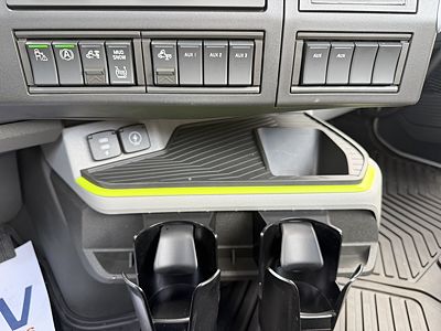 2027 Volvo VNL64T300