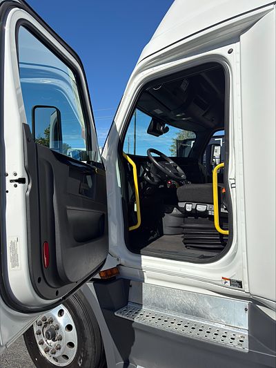 2024 Freightliner CASCADIA 126