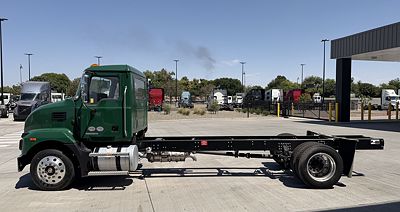 2025 Mack MD642