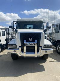 2025 Volvo VHD64B300